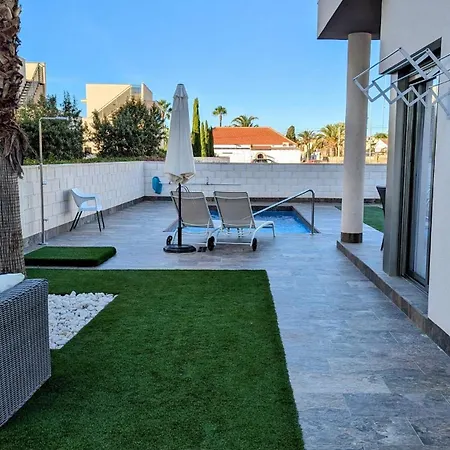 Relaxing Hideaway With Sun, Pool, Beaches And More! Los Dolses